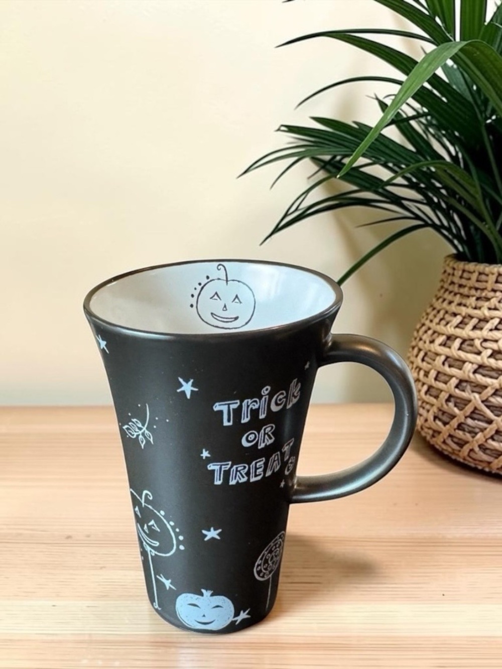 RARE 2007 Starbucks Trick or Treat Halloween Mug – 14oz - Black & White